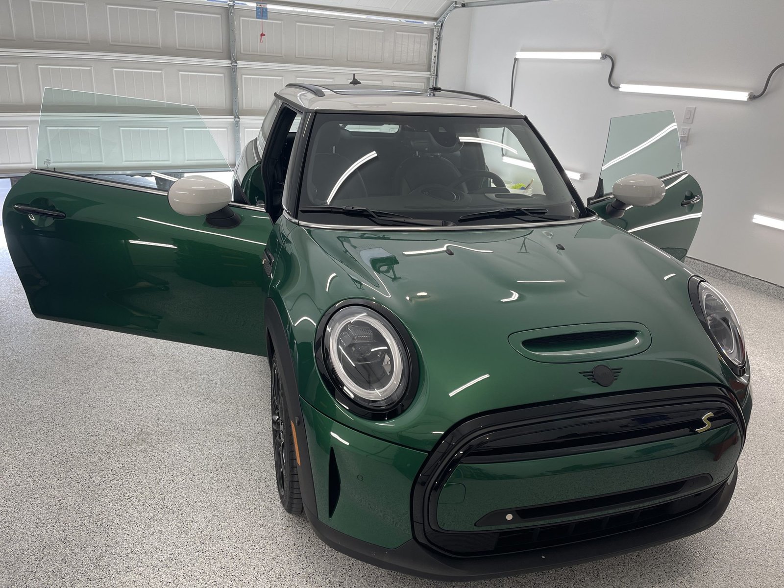 Tony’s Auto Salon, Windeaux & Wraps